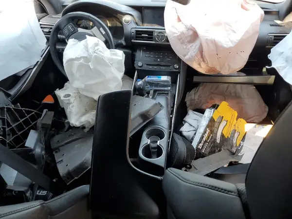 JTHC81D22J5029560 2018 LEXUS IS - Image 8