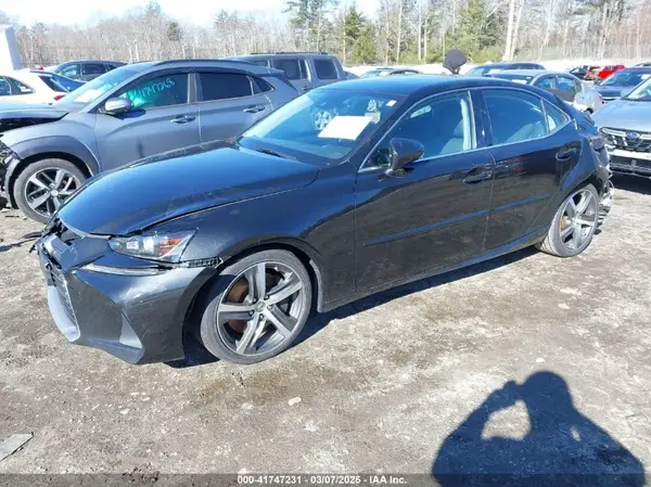JTHC81D22J5030353 2018 LEXUS IS - Image 2