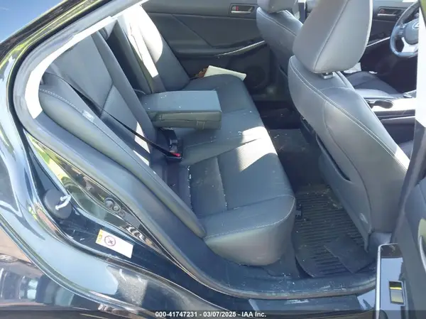 JTHC81D22J5030353 2018 LEXUS IS - Image 8
