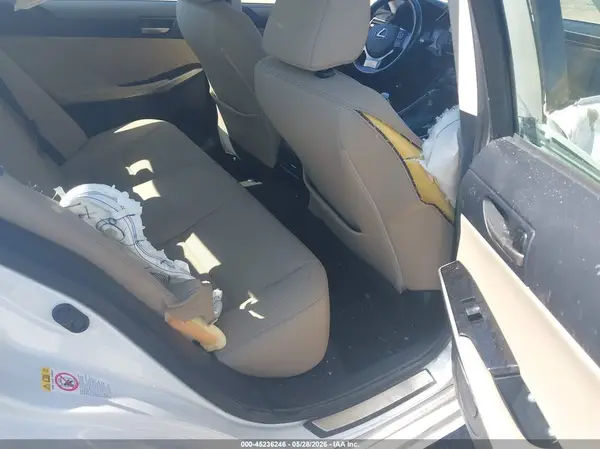 JTHC81D22J5033379 2018 LEXUS IS - Image 8