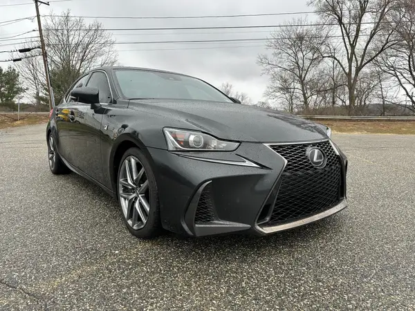 JTHC81D22K5035098 2019 LEXUS IS - Image 1