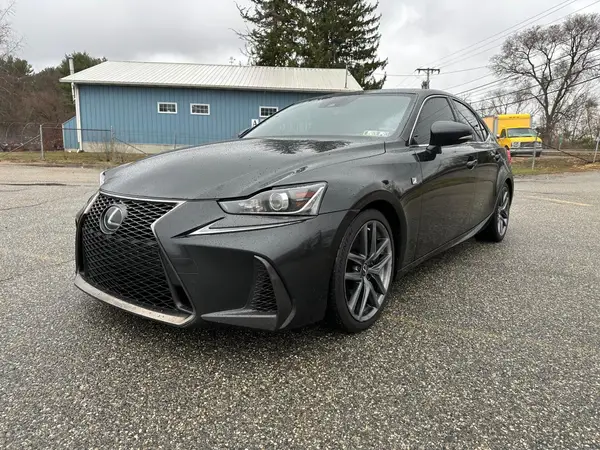 JTHC81D22K5035098 2019 LEXUS IS - Image 2
