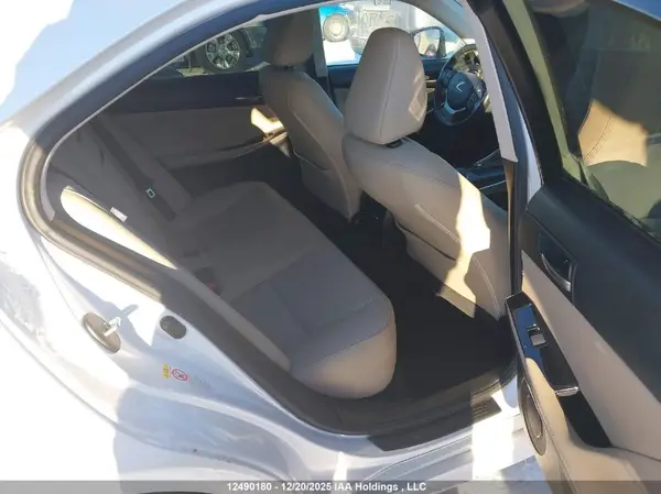 JTHC81D23J5031253 2018 LEXUS IS - Image 8