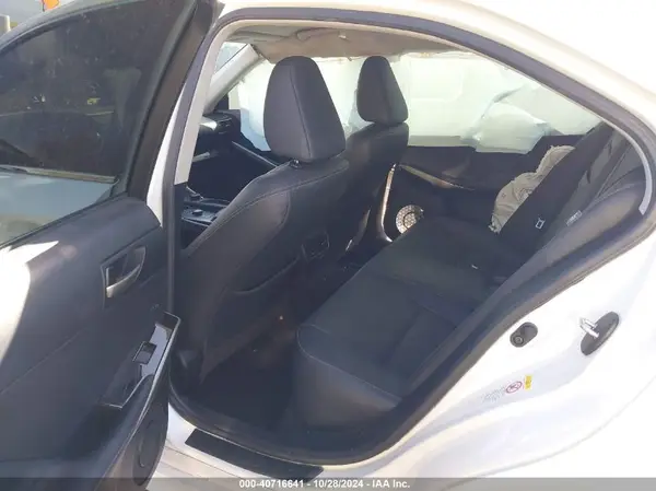 JTHC81D23J5032838 2018 LEXUS IS - Image 8