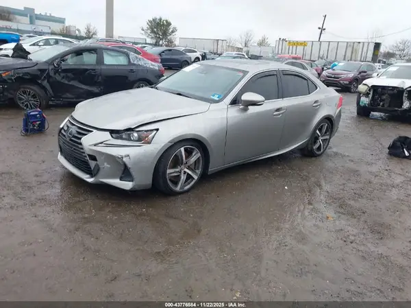 JTHC81D24J5028104 2018 LEXUS IS - Image 2
