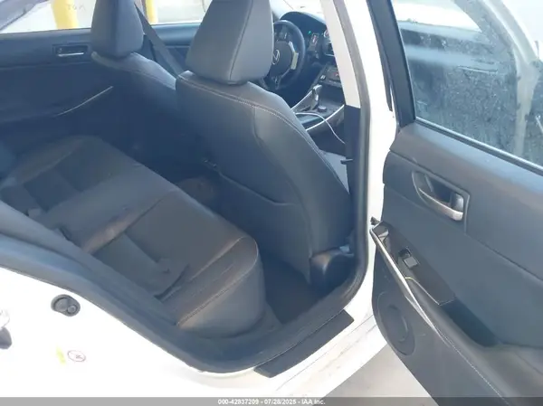 JTHC81D24J5028491 2018 LEXUS IS - Image 8