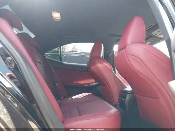 JTHC81D24K5034731 2019 LEXUS IS - Image 8