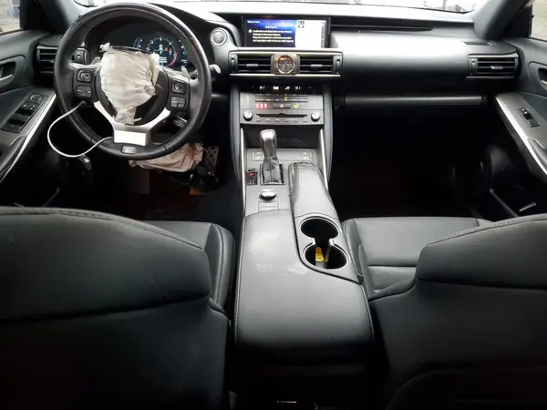 JTHC81D25J5026667 2018 LEXUS IS - Image 8