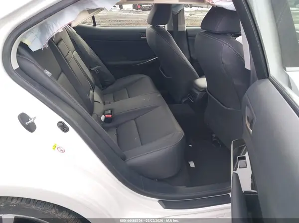 JTHC81D25J5027690 2018 LEXUS IS - Image 8