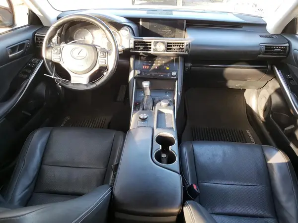 JTHC81D25J5029018 2018 LEXUS IS - Image 8