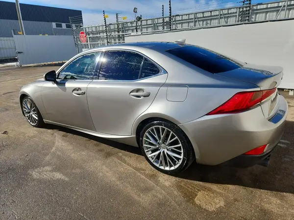 JTHC81D25J5029407 2018 LEXUS IS - Image 2