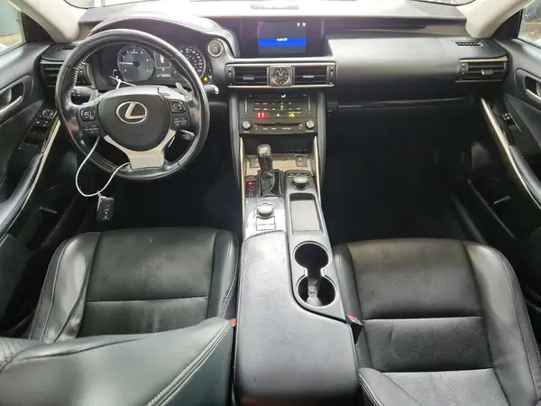 JTHC81D25J5029407 2018 LEXUS IS - Image 8