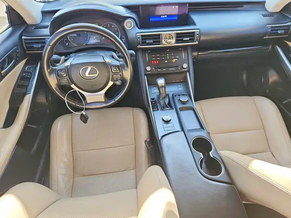 JTHC81D25J5033330 2018 LEXUS IS - Image 8