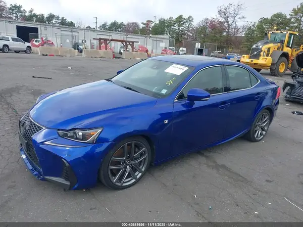 JTHC81D25K5033927 2019 LEXUS IS - Image 2