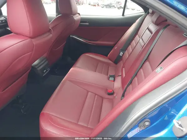 JTHC81D25K5033927 2019 LEXUS IS - Image 8