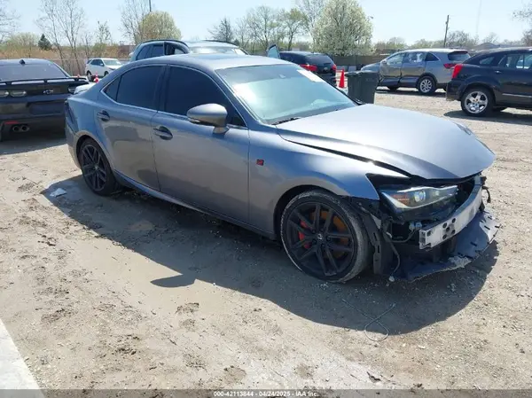 JTHC81D25K5034043 2019 LEXUS IS - Image 1