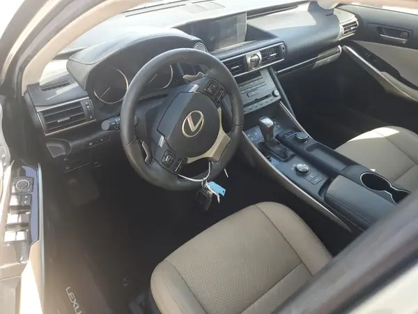 JTHC81D25K5034107 2019 LEXUS IS - Image 8