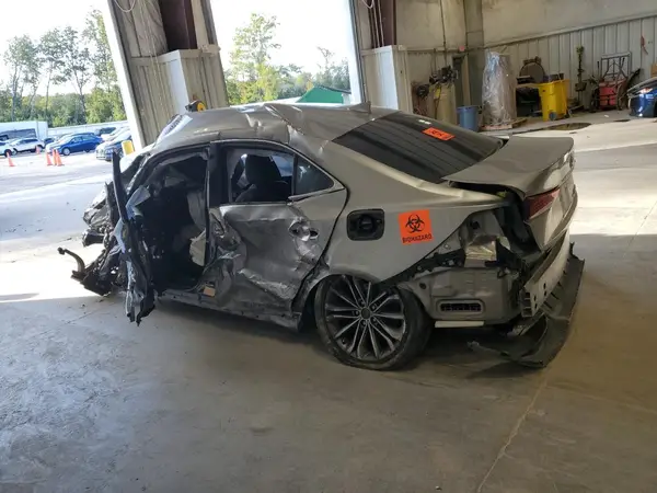 JTHC81D25K5037220 2019 LEXUS IS - Image 2