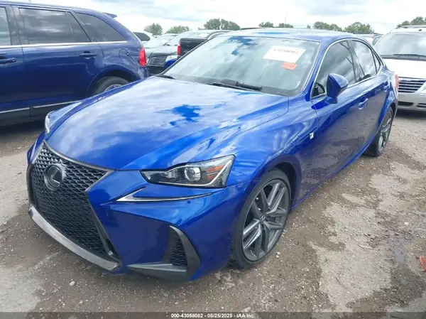 JTHC81D26K5034195 2019 LEXUS IS - Image 2