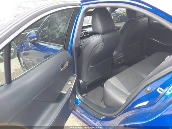 JTHC81D26K5034195 2019 LEXUS IS - Image 8