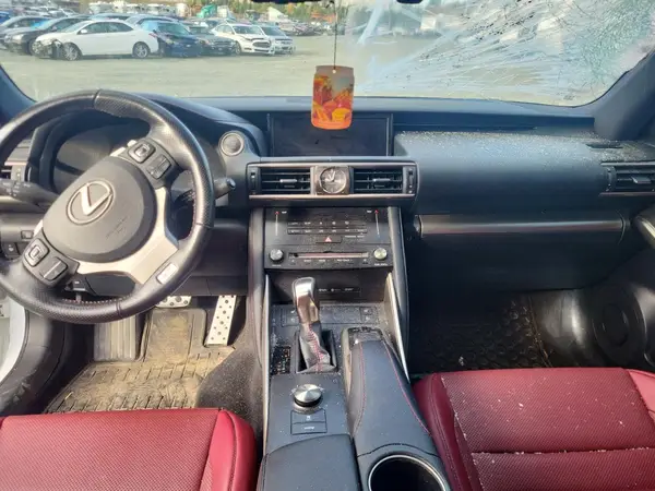 JTHC81D27J5028856 2018 LEXUS IS - Image 8