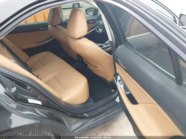 JTHC81D27J5029411 2018 LEXUS IS - Image 8