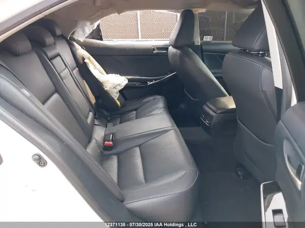 JTHC81D27J5032504 2018 LEXUS IS - Image 8