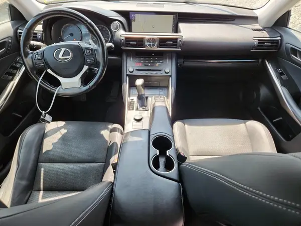 JTHC81D27K5039518 2019 LEXUS IS - Image 8