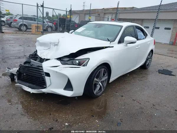 JTHC81D27K5040216 2019 LEXUS IS - Image 2