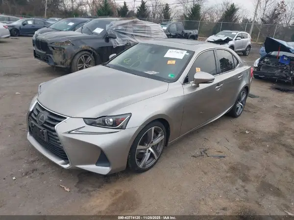 JTHC81D28J5026985 2018 LEXUS IS - Image 2