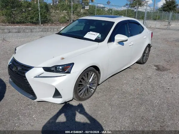 JTHC81D28J5028686 2018 LEXUS IS - Image 2
