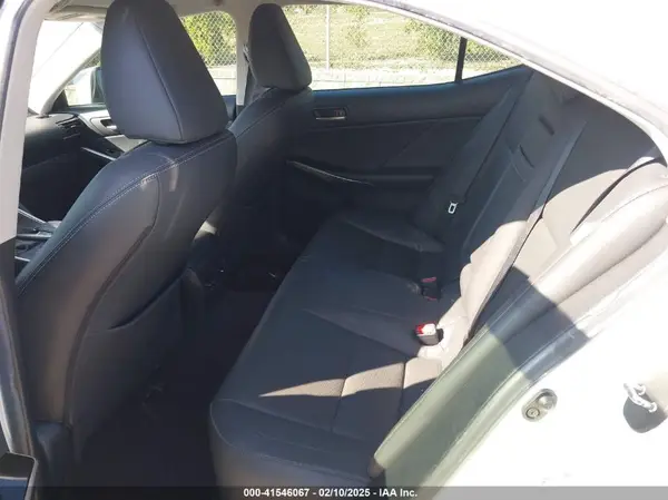 JTHC81D28J5028686 2018 LEXUS IS - Image 8