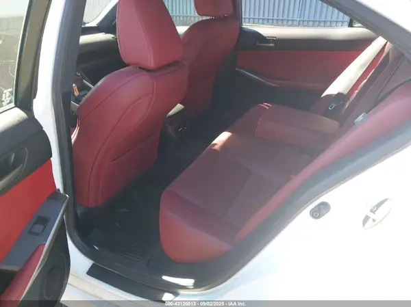 JTHC81D28K5037647 2019 LEXUS IS - Image 8