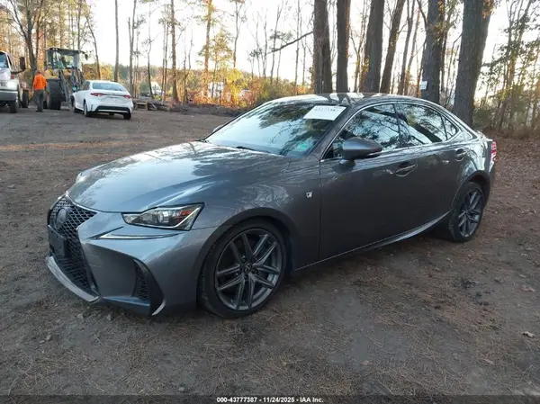JTHC81D28K5037695 2019 LEXUS IS - Image 2