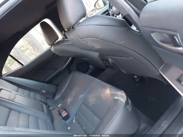 JTHC81D28K5037695 2019 LEXUS IS - Image 8