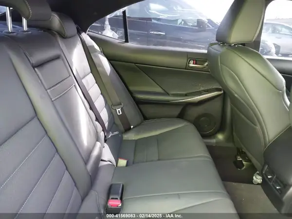 JTHC81D28K5039138 2019 LEXUS IS - Image 8