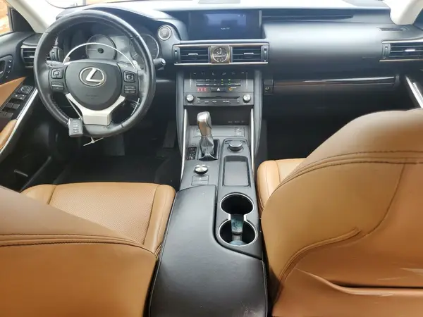 JTHC81D29J5028938 2018 LEXUS IS - Image 8