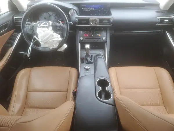 JTHC81D29J5030284 2018 LEXUS IS - Image 8