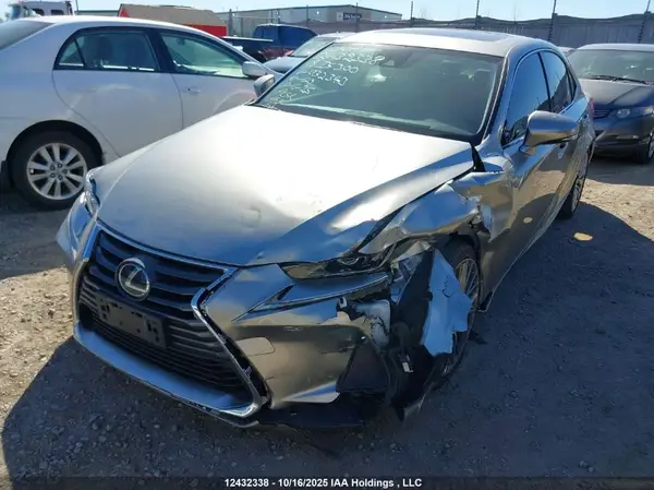 JTHC81D29J5032343 2018 LEXUS IS - Image 2