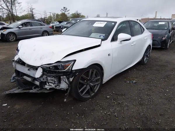 JTHC81D29K5035423 2019 LEXUS IS - Image 2
