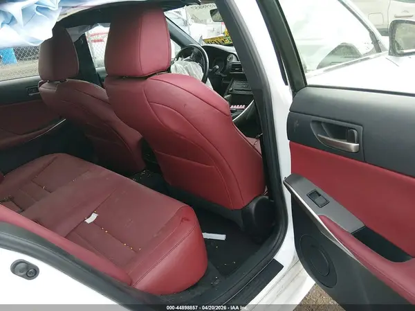 JTHC81D29K5035423 2019 LEXUS IS - Image 8