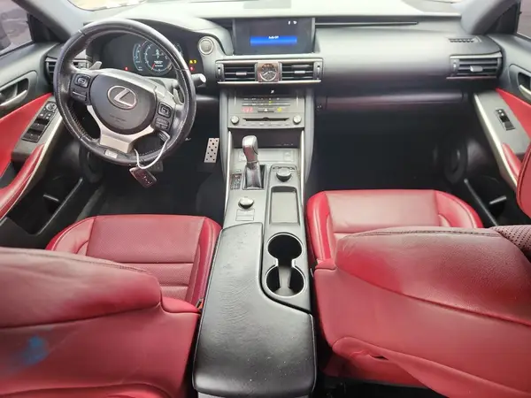 JTHC81D29K5038760 2019 LEXUS IS - Image 8