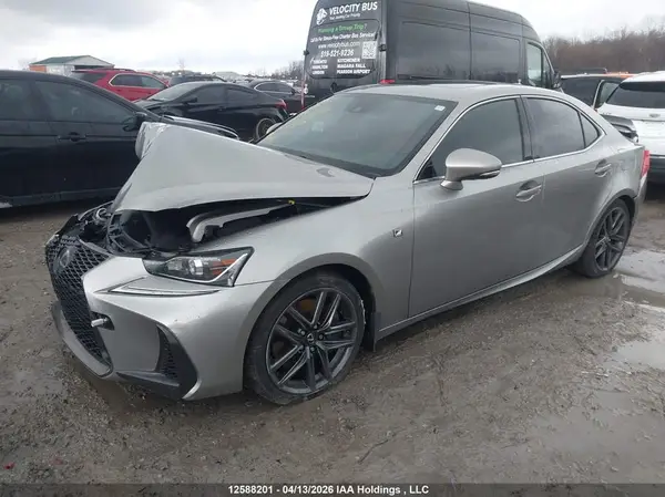 JTHC81D2XJ5026311 2018 LEXUS IS - Image 2