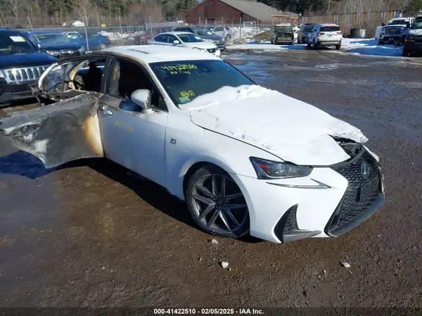 JTHC81D2XJ5027216 2018 LEXUS IS - Image 1