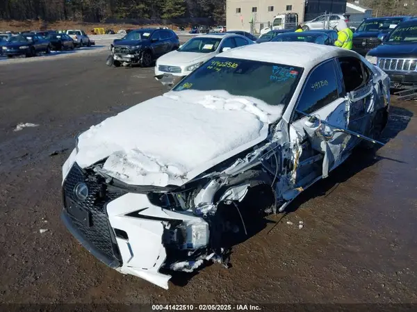JTHC81D2XJ5027216 2018 LEXUS IS - Image 2