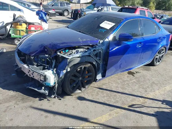 JTHC81D2XJ5027362 2018 LEXUS IS - Image 2