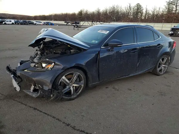 JTHC81D2XJ5027538 2018 LEXUS IS - Image 1