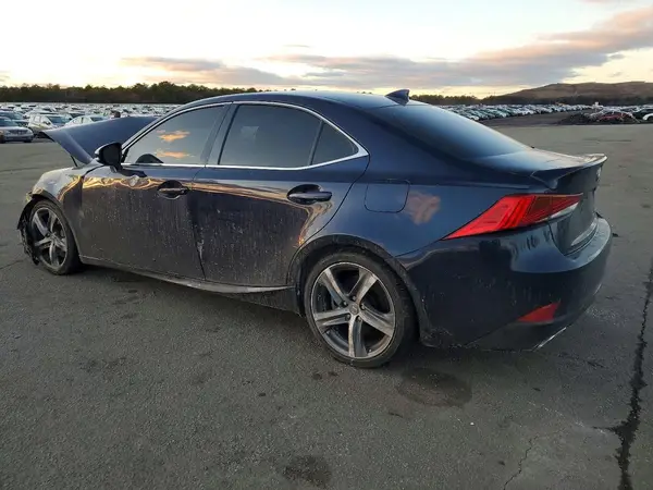 JTHC81D2XJ5027538 2018 LEXUS IS - Image 2