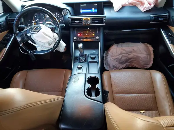 JTHC81D2XJ5027538 2018 LEXUS IS - Image 8