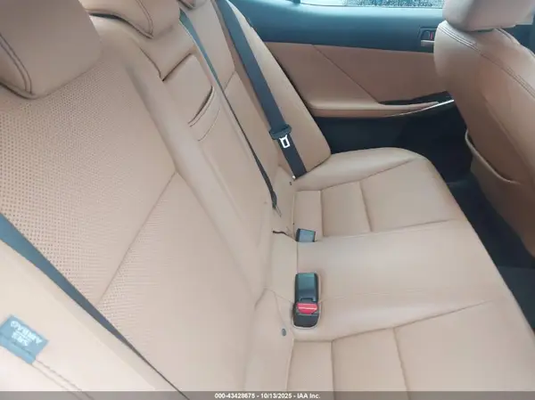 JTHC81D2XJ5028804 2018 LEXUS IS - Image 8